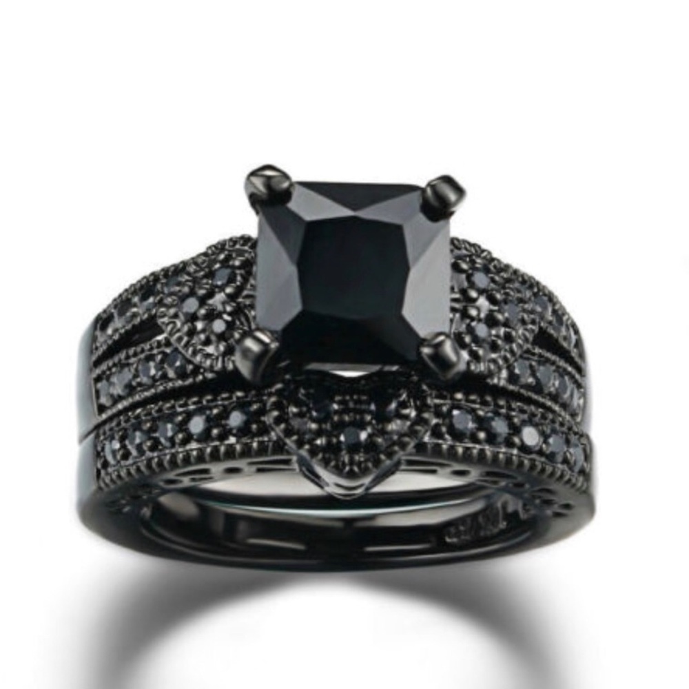 2 Piece Black Hearted Ring Set